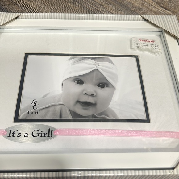 White frame - Picture 3 of 4